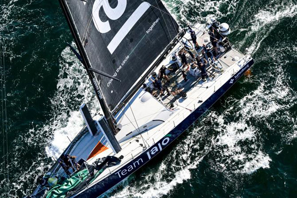 Volvo Ocean 65 - Jajo - Ariel deck