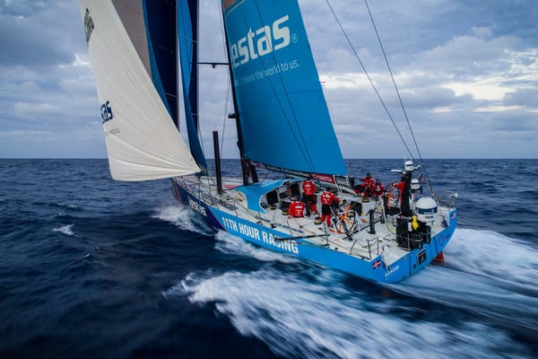 Volvo Ocean 65 - Sisi - reaching