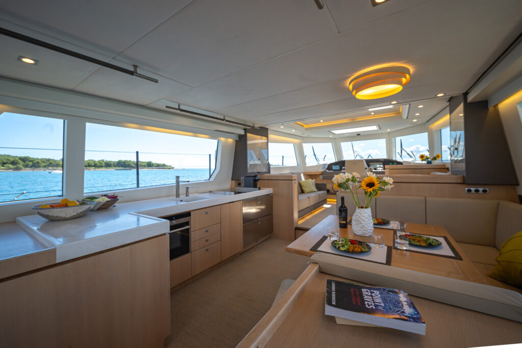 NED 70 Zee Draak interior 1